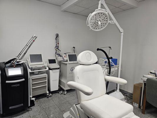 Treatment room with all the equipement