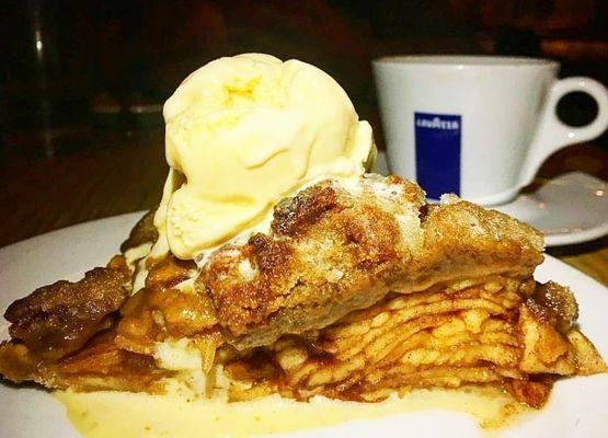 Apple cinnamon pie