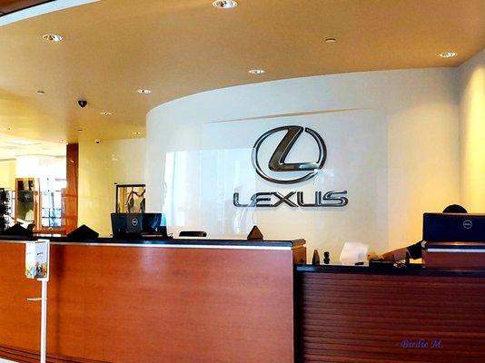 Newport Lexus Service Department Reception Desk- Newport Beach, CA