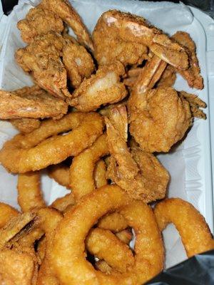 Fried shrimp & onion rings