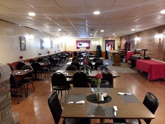 THE DINNING ROOM, JUST 1 PART OF THE BUILDING. THERE IS ANTHER FULL BAR SIDE WITH A DINNING ROOM ALSO