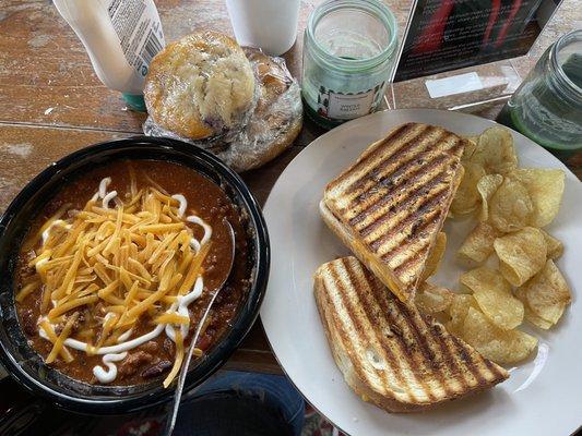 Grilled cheese and chili! MMMmmm!