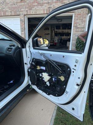 Front-Right Door Glass - 2020 Jeep Compass