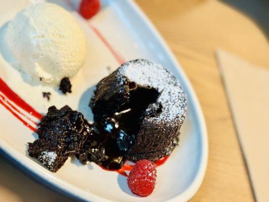 Molten chocolate cake