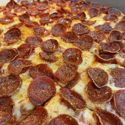 14" pepperoni pizza, thin crust