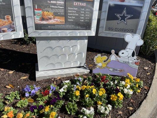 Love the Peanuts Thanksgiving decorations set up around the restaurant.