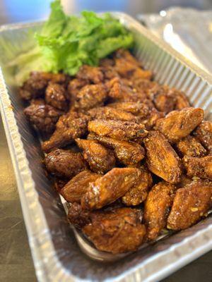 Party tray of chicken wings