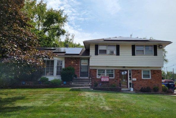 Medical Office w home in North Brunswick w plenty of onsite parking...