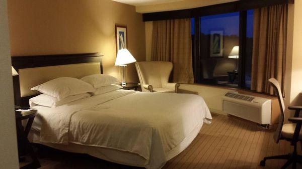 King bed at the Sheraton Columbia Town Center