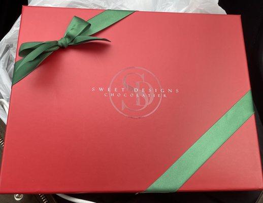 35 piece holiday gift box