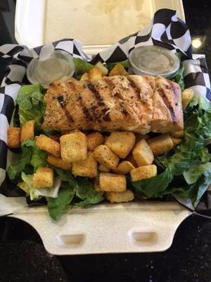 In love with this salad! The salmon is cooked PERFECTLY! The Caesar dressing is amazing! So satisfied!