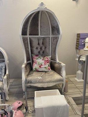 Cute "thrones"! Classy salon