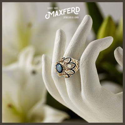 Explore our collection at Maxferd and find your perfect gold ring, a symbol of timeless beauty and lasting love.