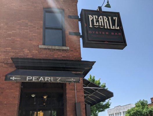 Pearlz Oyster Bar