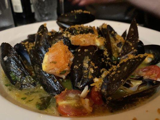 Mussels in amazing broth