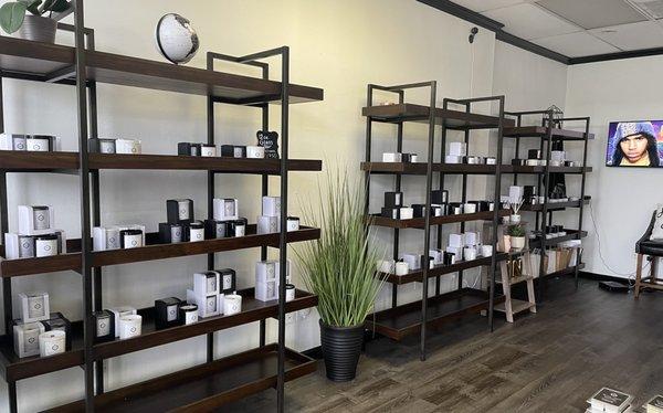 I love the decor of this store! You can get candles in black or white packaging!