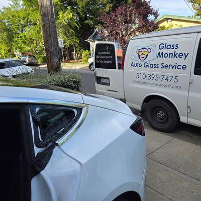 Tesla model-3 qaurter glass service