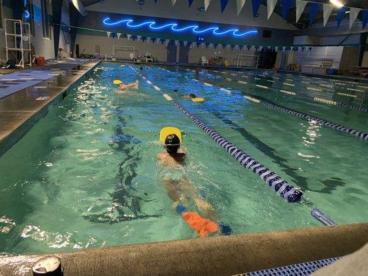 Group swim lesson at "The Swimstitute"