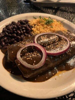 Mole enchiladas