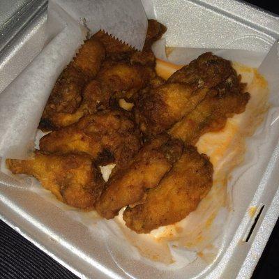 Spicy wings , had them with ranch . They were amazing and super cheep $5 for 10 ,great wings.