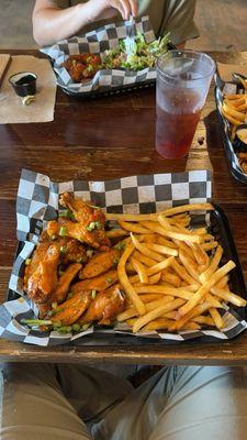 Honey wings with fries