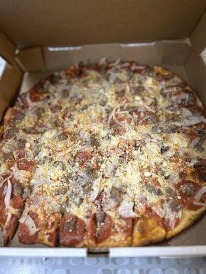 Pizza pepperoni sausage onion