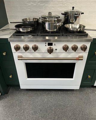 Wolf Dual Fuel Gas Range
 Peachtree City Ga.