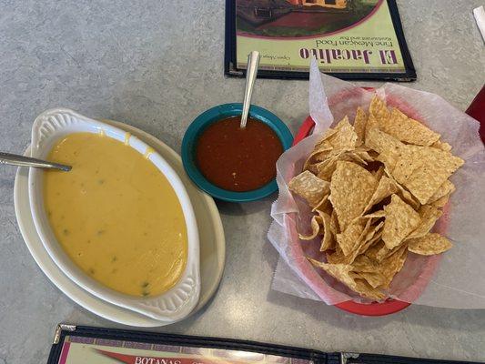 Chips, Queso and salsa