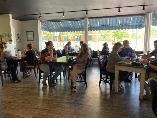 Full Saturday morning dining room