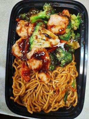 chicken broccoli with lo mein.