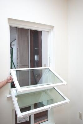 Double hung window