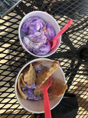 Both supposed to be 5oz I know the cups are different sizes but her ice cream barely came up half an inch.