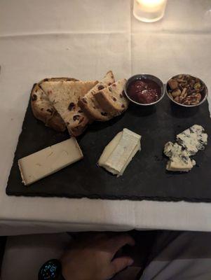 Cheese plate 5/5. High quality choices