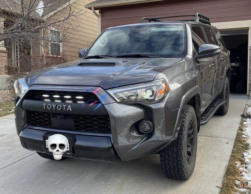 4Runner with Raptor lights and rock sliders