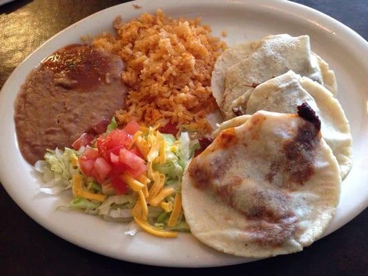 The best rice, yes Mexican, not Tex-Mex like in other "authentic mexican food" restaurants. Here really tastes like México.