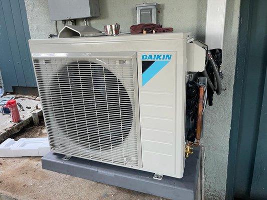 DAIKIN MINI SPLIT CONDENSER heatpump.  We also offer service on these brands Raypak
 Richmond Solahart Speldid sure comfort and weatherking