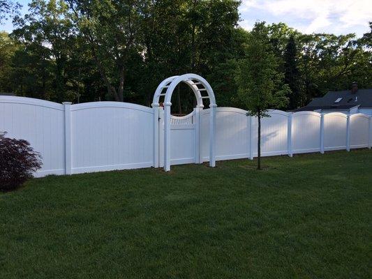 PVC privacy with bent top rail installed by Above All Fence