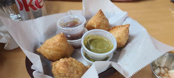 Vegetable samosas