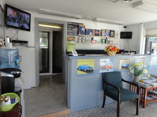 very welcoming office @ pj's automotive shop