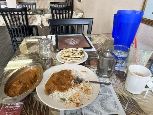 I ordered mild lamb curry, garlic nan, and a cold mango drink.