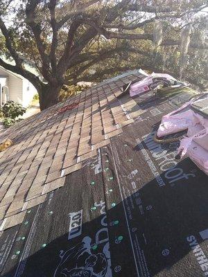 Roof getting shingled in Jacksonville, FL