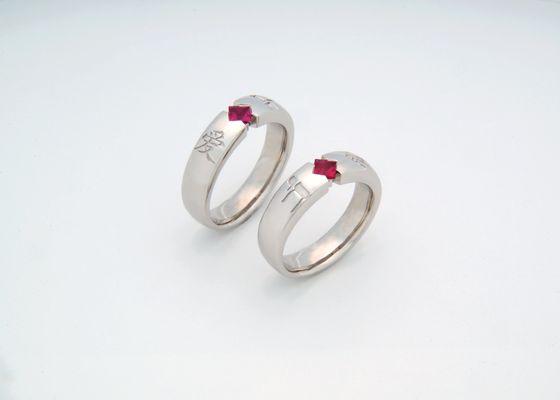 Platinum wedding set with Hebrew and Chinese inscriptions