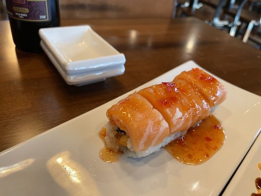 Uramaki Boss Roll. Most will like this roll, but I wish the sweet chili sauce would be on the side. Fish bone was in one of the pieces.