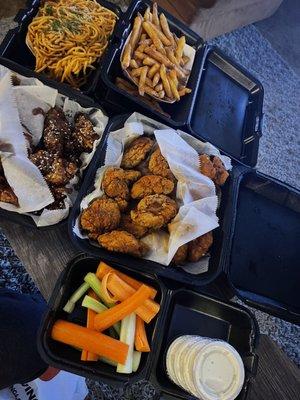 LRG - GARLIC NOODLES,LRG - SEASONED FRIES,Classic Teriyaki, Fire,Cali rub & Original BBQ WINGS, VEGGIE STICKS & Dip DIP - RANCH