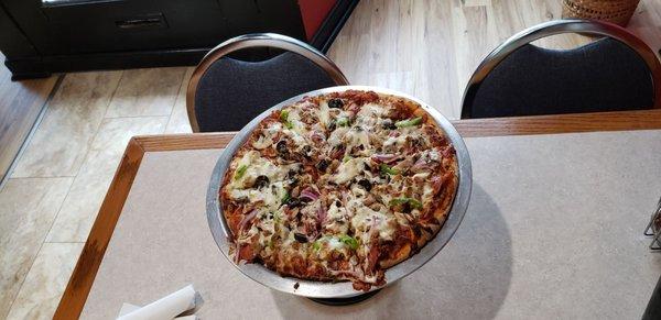 12" Supreme  Pepperoni,Ham,Hamburger,Mushrooms,Bacon,Italian Sausage,Green Peppers,Onion,Black Olives.