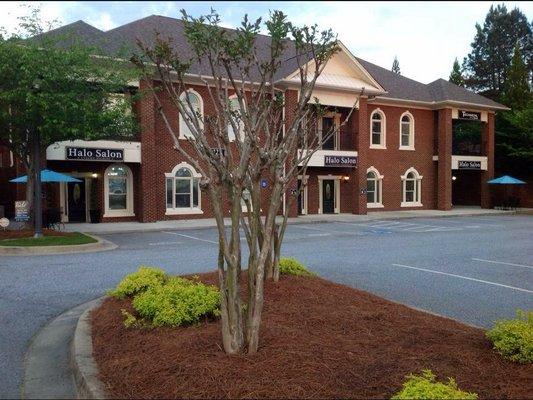 Luxury Salon Suites for Rent in the Beautiful Suwannee, GA