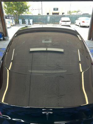 Tesla Model 3 rear glass done in one complete piece (20%)