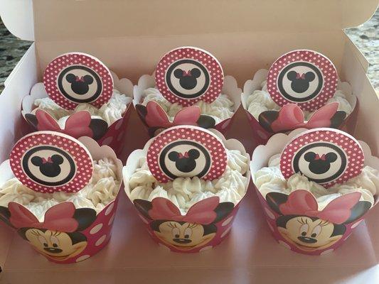 Minnie strawberry cupcakes w/whipped cream cheese frosting