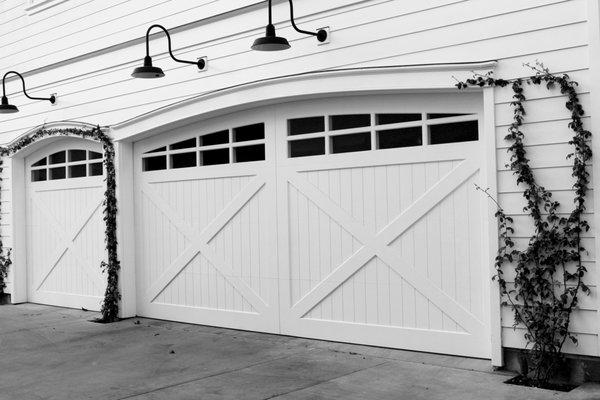 Farmhouse Garage Door X design in Bayshore