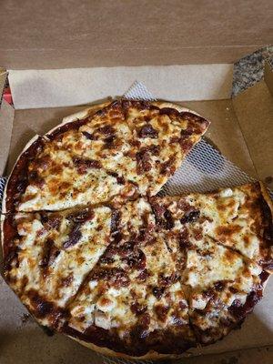 BBQ chicken pizza